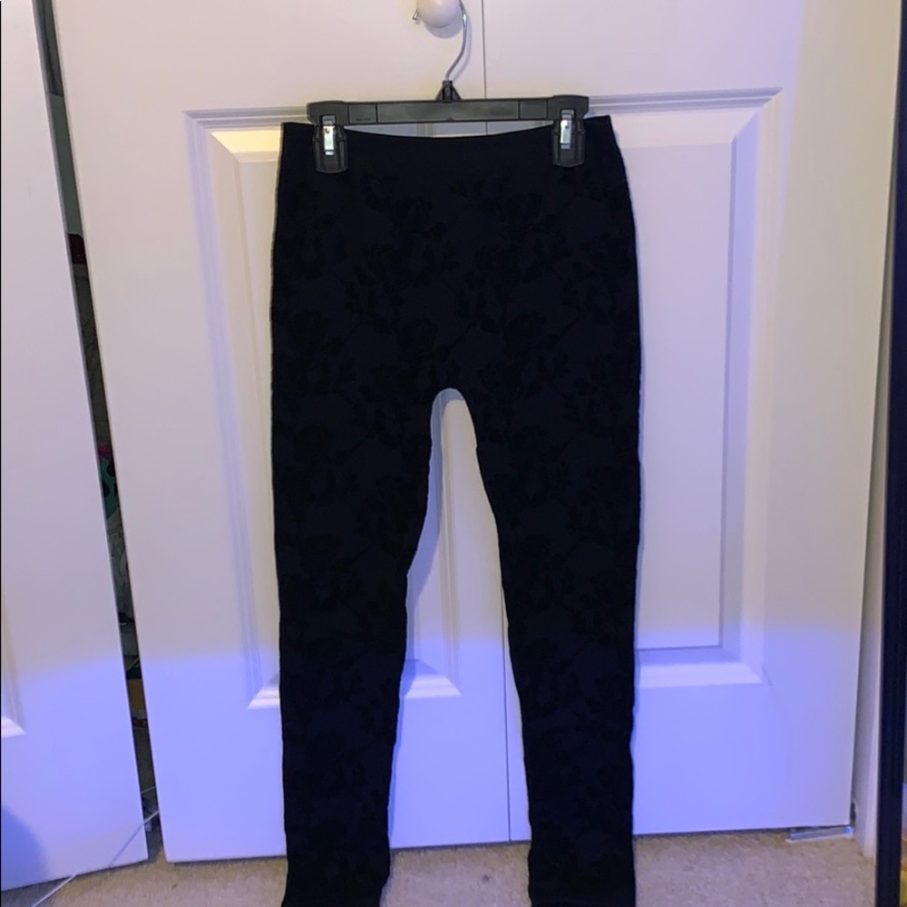 Black Leggings w Velvet Roses